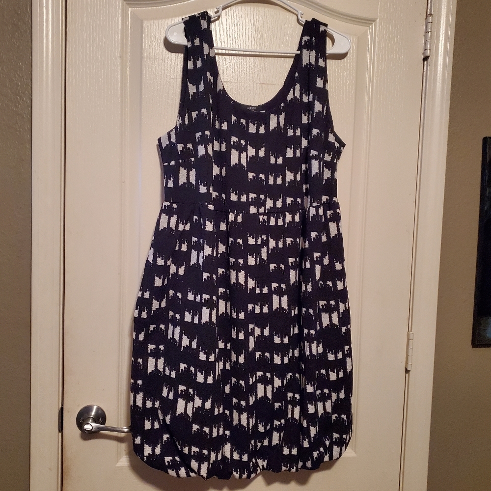 Bubble hem sleeveless Work dress